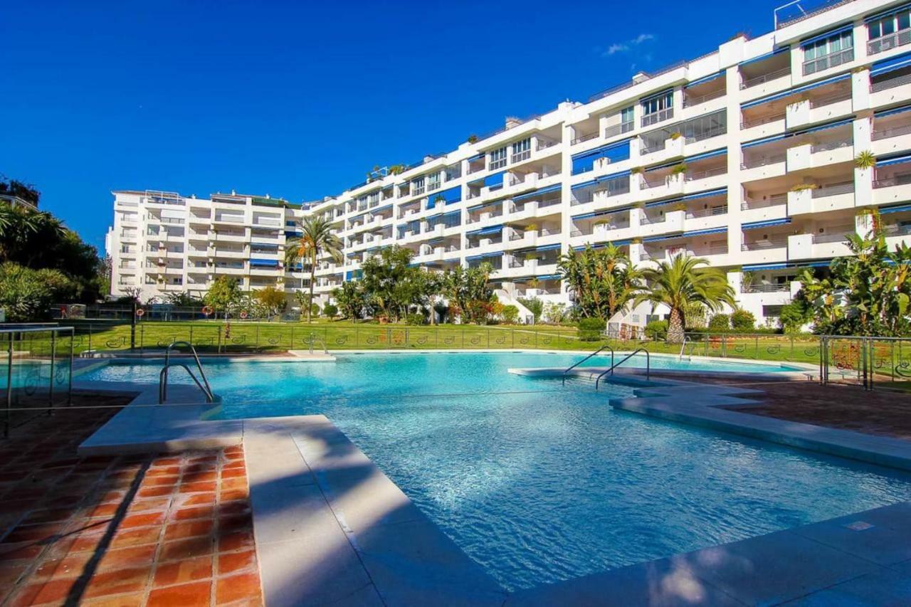 Apartamento Terrazas de Puerto Banus con piscina. Appartamento Marbella Esterno foto